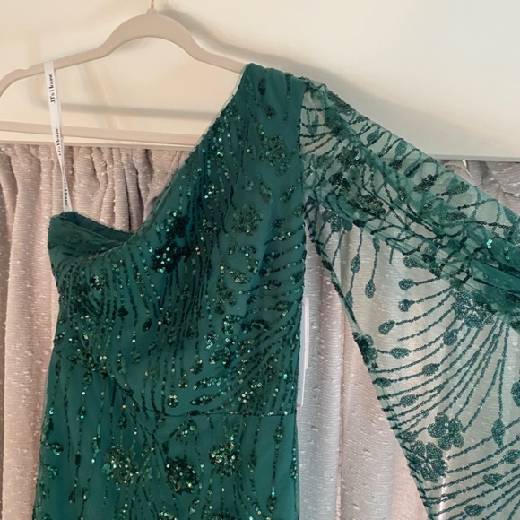 Emerald Green sequin gown - Picture 4 of 7